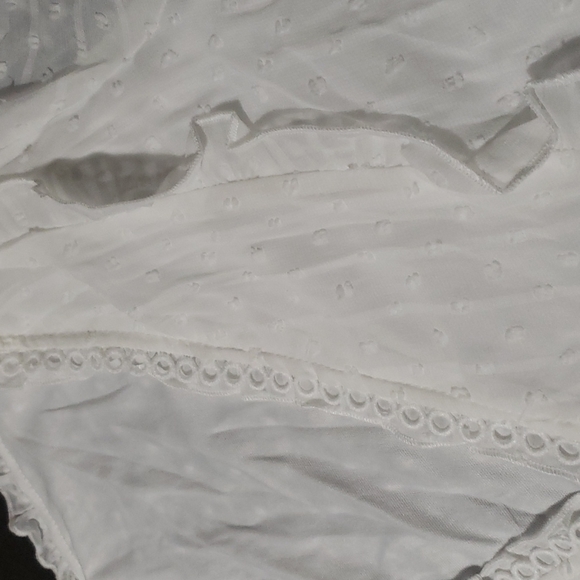 ♥️New boutique white ruffle Swiss dot deep v top - Picture 7 of 10